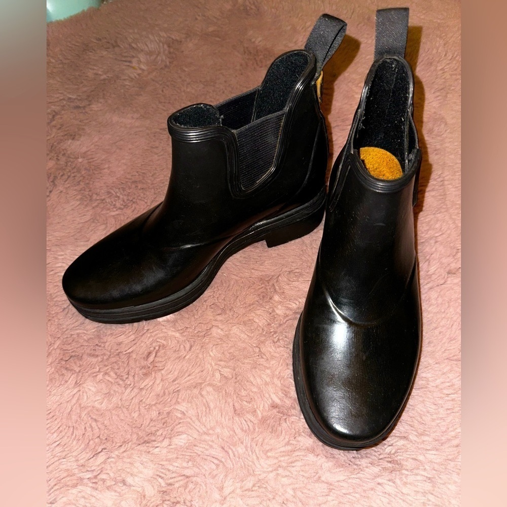 Ariat women’s black ankle rain boots 5.5 outdoor waterproof fall